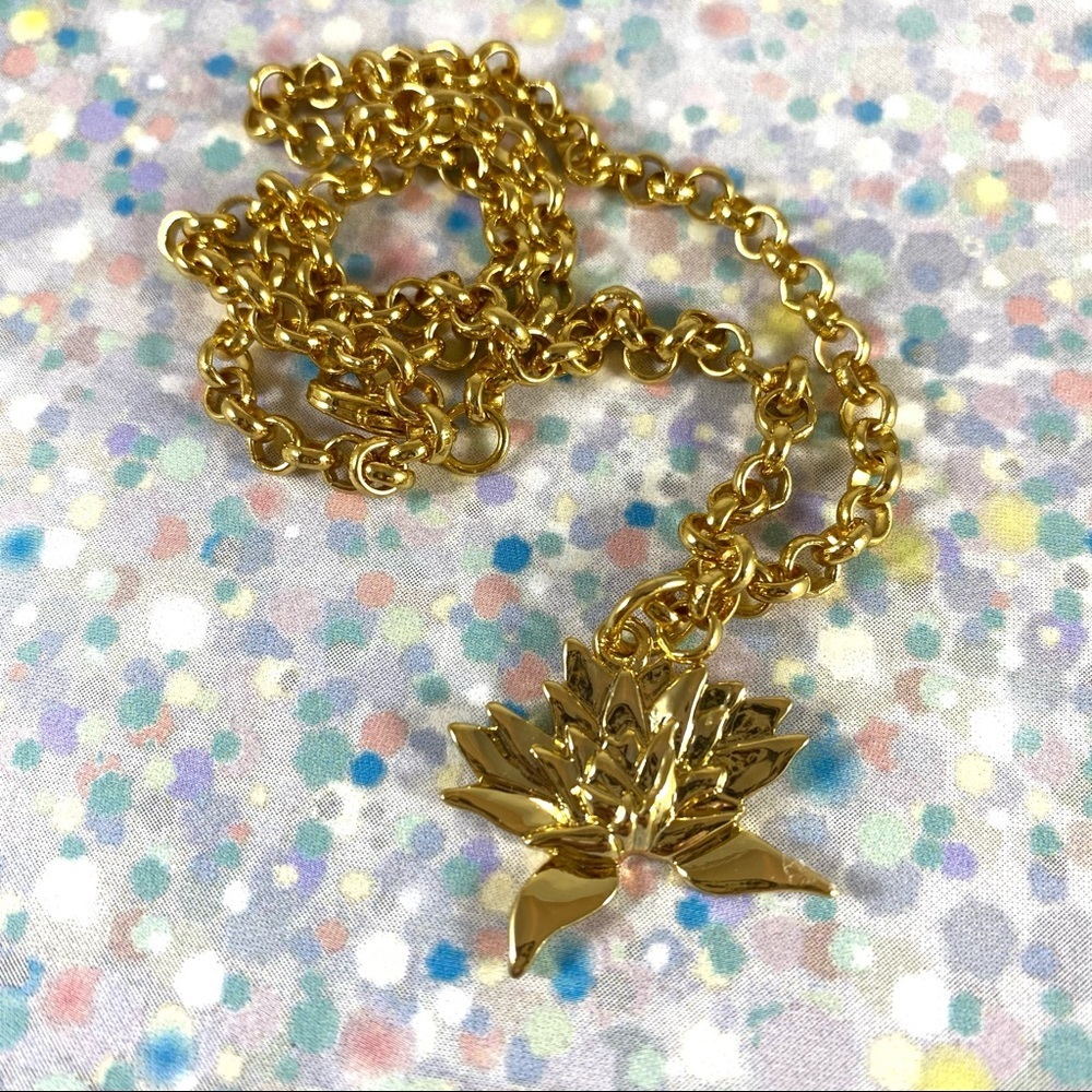 Lovely little gold-tone Lotus necklace